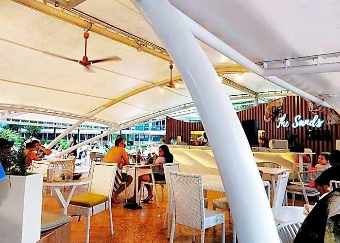 Cozy 1br With View, Access And Wave Pool Hotel Manila